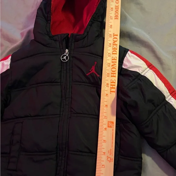 Boys black and Red Jordan Jacket in size 2T - Picture 4 of 8
